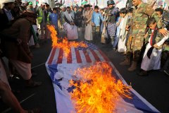 法媒：数十万也门民众抗议美英空袭